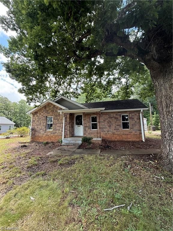 4372 Oak Ridge Drive, Winston-salem, NC 27105