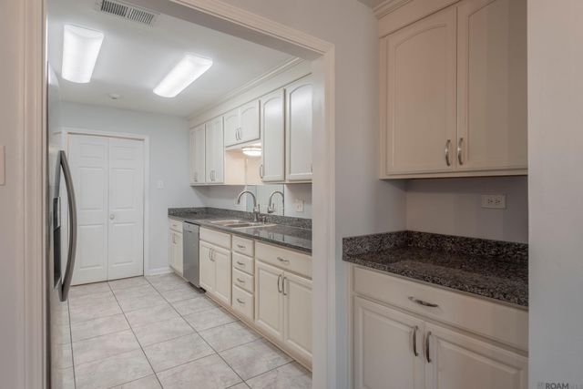 1412 W Fairview Dr, Baton Rouge, LA 70816