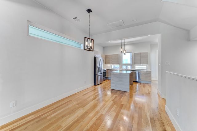 2705 St Emanuel Street, Houston, TX 77004