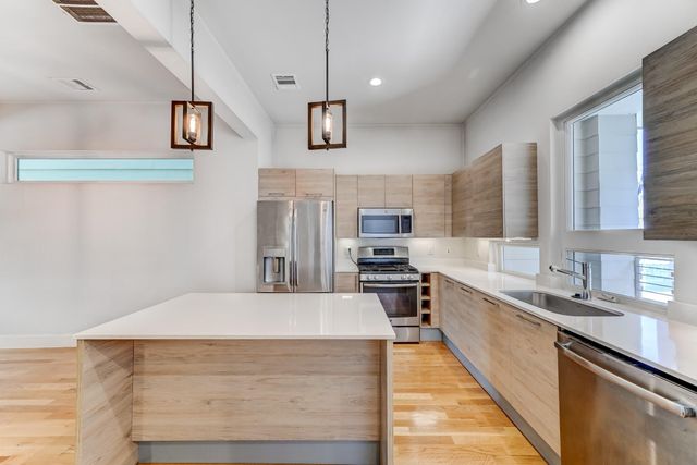 2705 St Emanuel Street, Houston, TX 77004