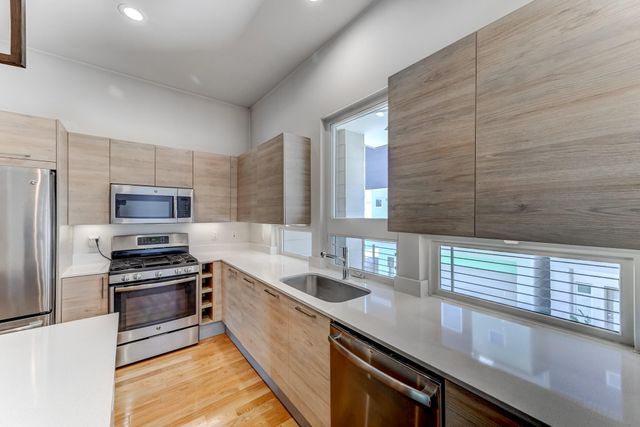 2705 St Emanuel Street, Houston, TX 77004