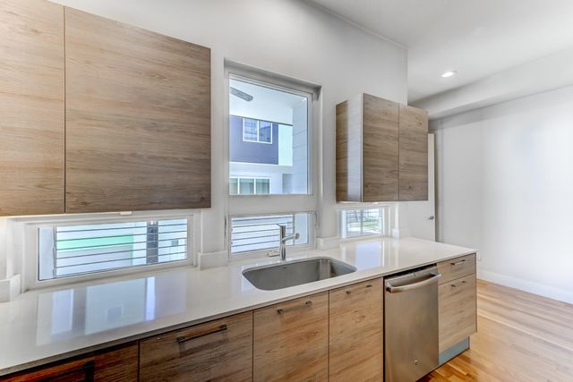 2705 St Emanuel Street, Houston, TX 77004