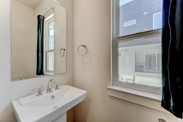 2705 St Emanuel Street, Houston, TX 77004