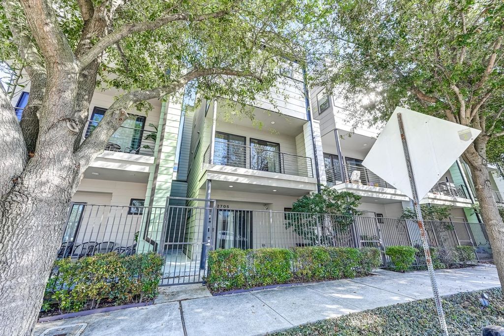 2705 St Emanuel Street, Houston, TX 77004