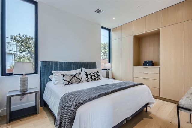 1315 W 9th ST B, Austin, TX 78703