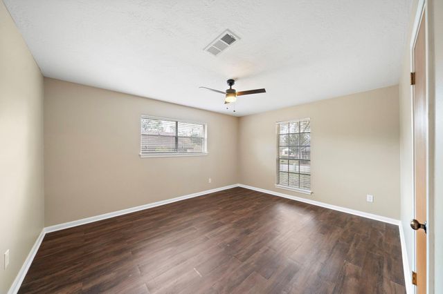 1104 Hillcrest Drive, Conroe, TX 77301