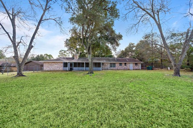 1104 Hillcrest Drive, Conroe, TX 77301