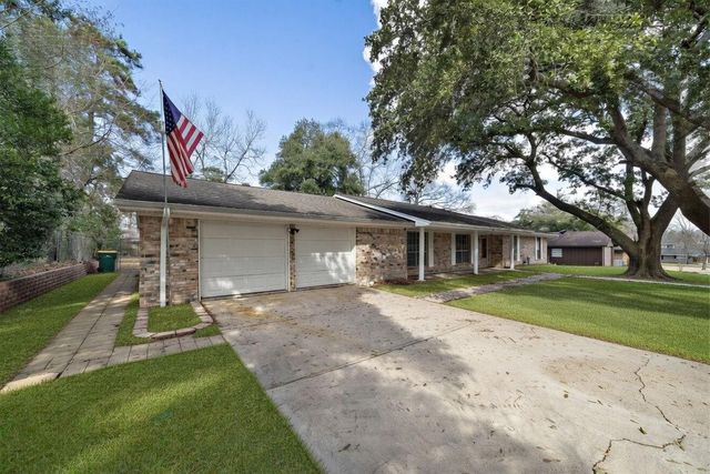 1104 Hillcrest Drive, Conroe, TX 77301