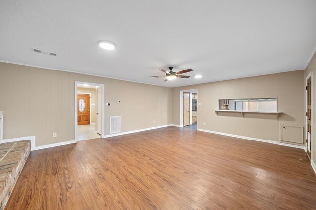 1104 Hillcrest Drive, Conroe, TX 77301