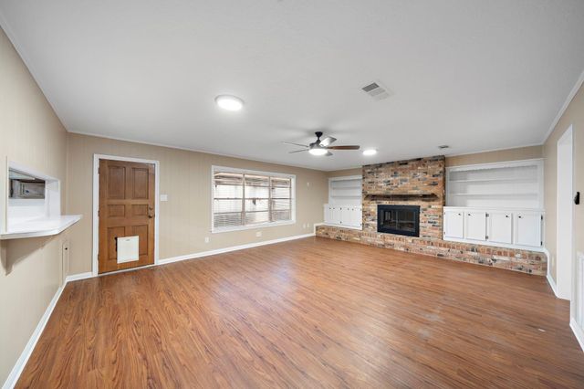 1104 Hillcrest Drive, Conroe, TX 77301