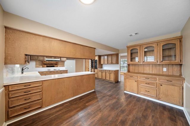 1104 Hillcrest Drive, Conroe, TX 77301