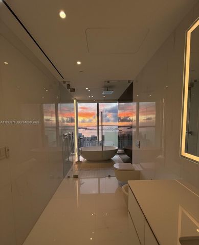 300 Biscayne Blvd Way 4201, Miami, FL 33131