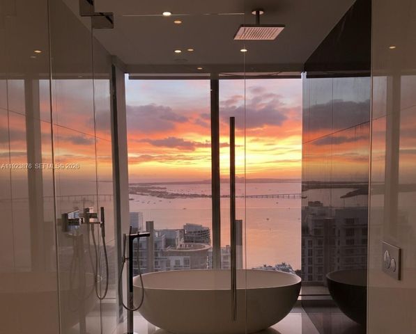 300 Biscayne Blvd Way 4201, Miami, FL 33131