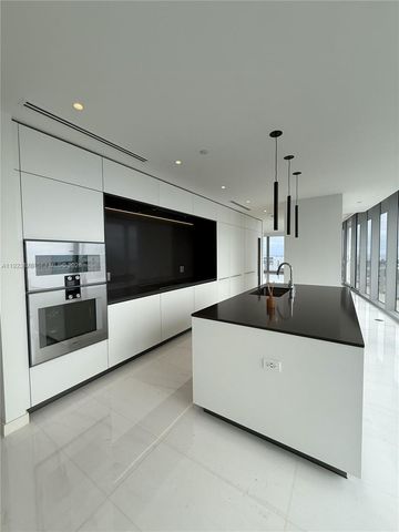 300 Biscayne Blvd Way 4201, Miami, FL 33131