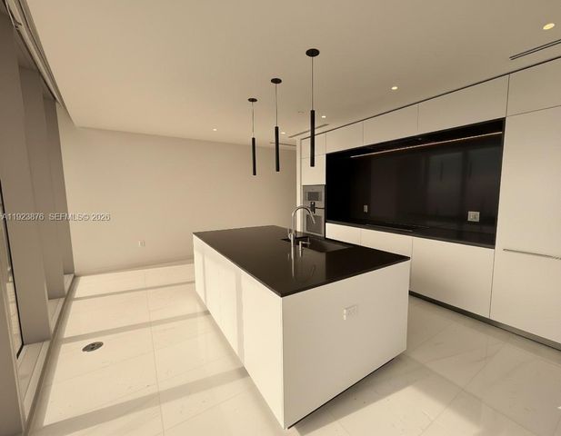 300 Biscayne Blvd Way 4201, Miami, FL 33131