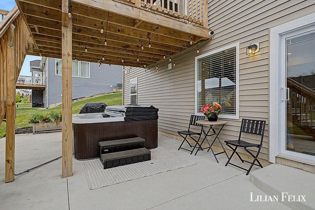 8825 Emerado Road, Jenison, MI 49428