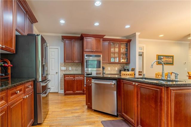 2204 Hollowbrooke Ct NW, Acworth, GA 30101