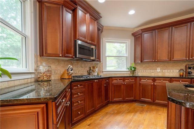 2204 Hollowbrooke Ct NW, Acworth, GA 30101