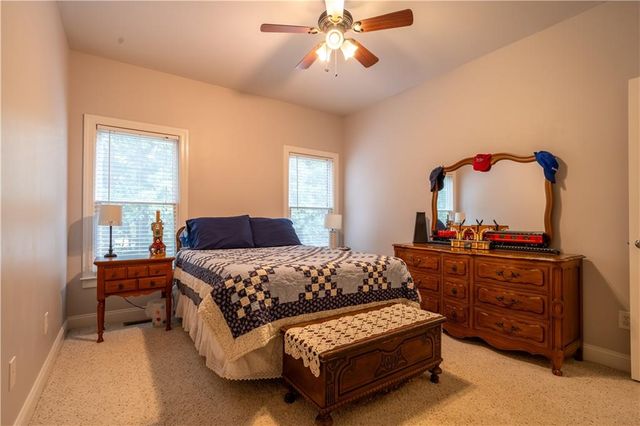 2204 Hollowbrooke Ct NW, Acworth, GA 30101