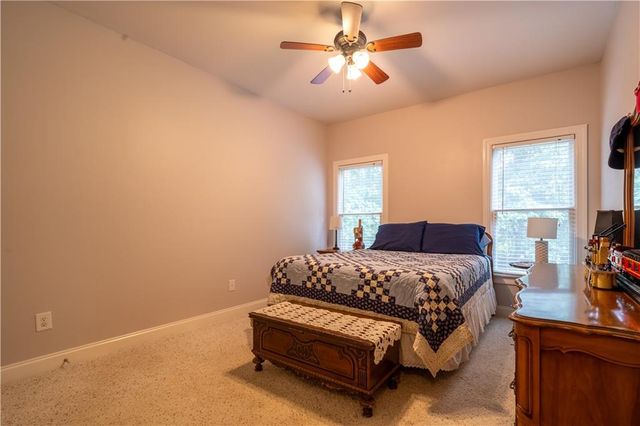 2204 Hollowbrooke Ct NW, Acworth, GA 30101