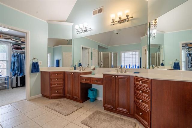 2204 Hollowbrooke Ct NW, Acworth, GA 30101