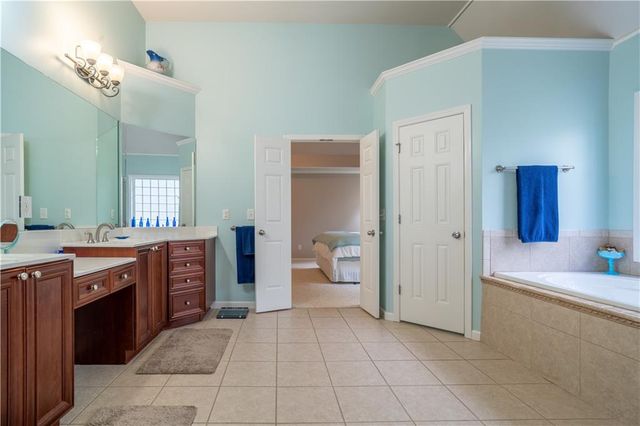 2204 Hollowbrooke Ct NW, Acworth, GA 30101
