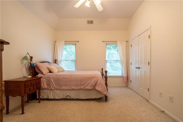 2204 Hollowbrooke Ct NW, Acworth, GA 30101