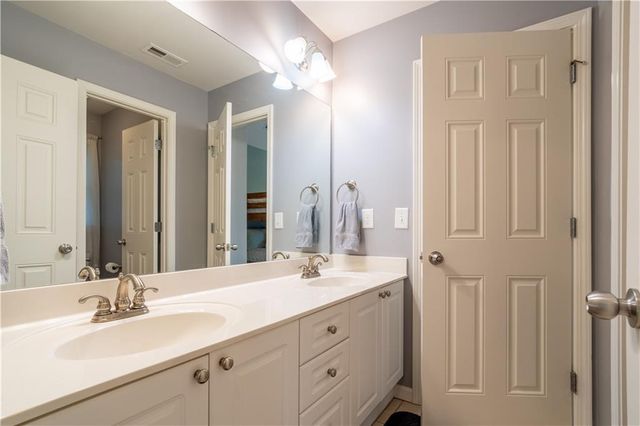 2204 Hollowbrooke Ct NW, Acworth, GA 30101