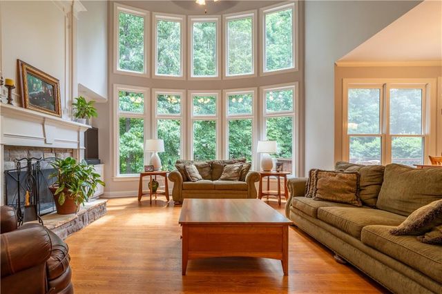2204 Hollowbrooke Ct NW, Acworth, GA 30101