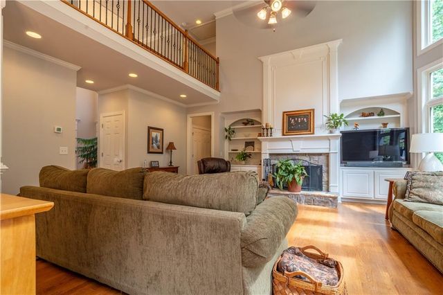 2204 Hollowbrooke Ct NW, Acworth, GA 30101