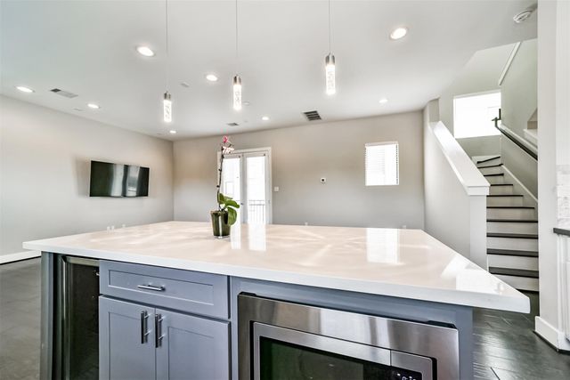 10806 Warwana Road G, Houston, TX 77043