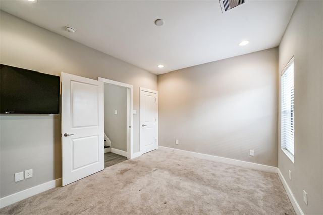 10806 Warwana Road G, Houston, TX 77043