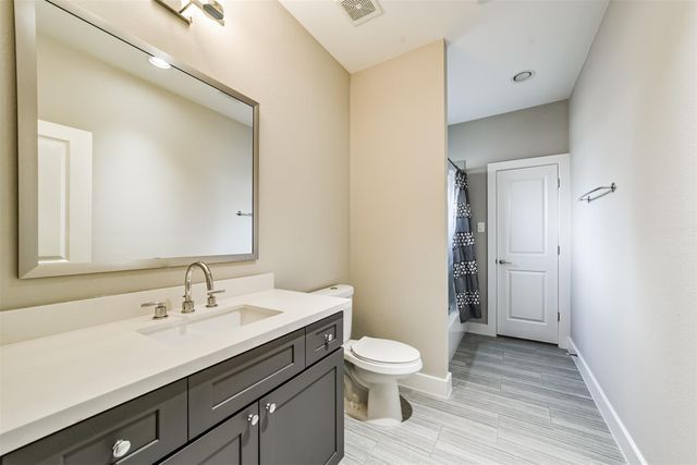 10806 Warwana Road G, Houston, TX 77043