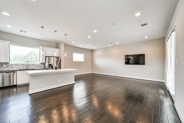 10806 Warwana Road G, Houston, TX 77043
