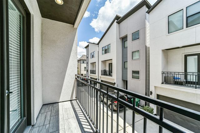 10806 Warwana Road G, Houston, TX 77043