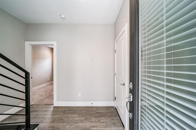 10806 Warwana Road G, Houston, TX 77043