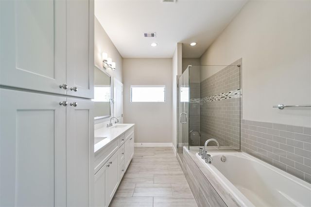 10806 Warwana Road G, Houston, TX 77043