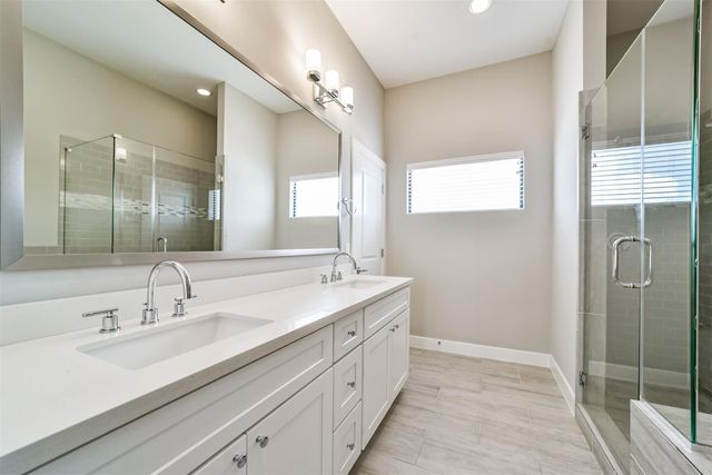 10806 Warwana Road G, Houston, TX 77043
