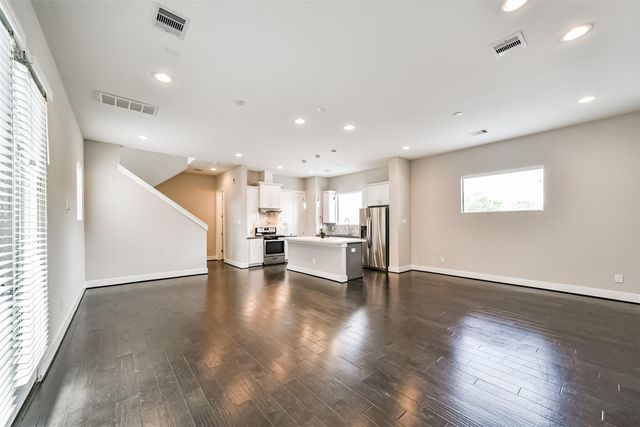 10806 Warwana Road G, Houston, TX 77043