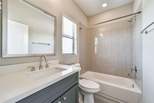 10806 Warwana Road G, Houston, TX 77043