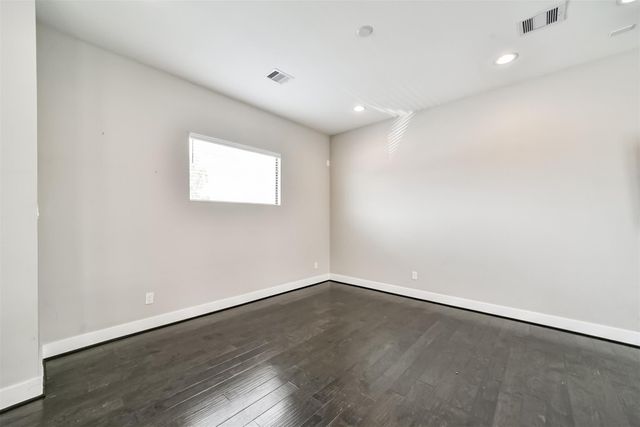 10806 Warwana Road G, Houston, TX 77043