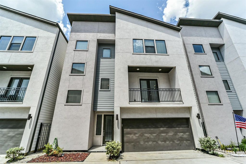 10806 Warwana Road G, Houston, TX 77043