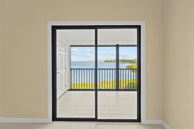 1511 PELICAN POINT DRIVE 279, Sarasota, FL 34231