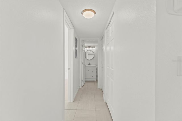 1511 PELICAN POINT DRIVE 279, Sarasota, FL 34231