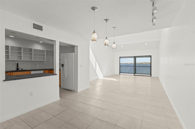 1511 PELICAN POINT DRIVE 279, Sarasota, FL 34231