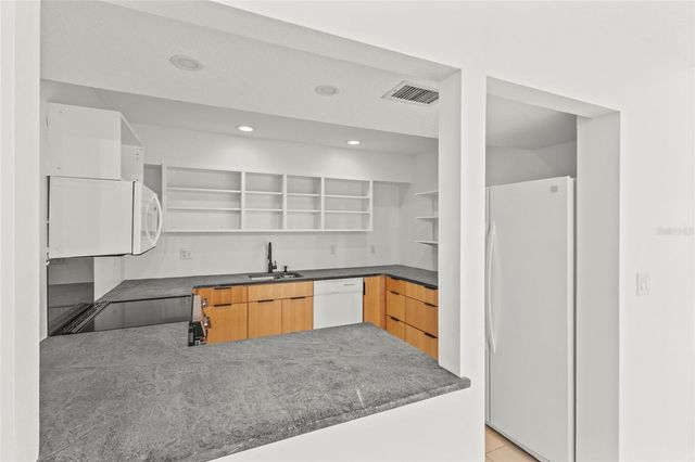 1511 PELICAN POINT DRIVE 279, Sarasota, FL 34231