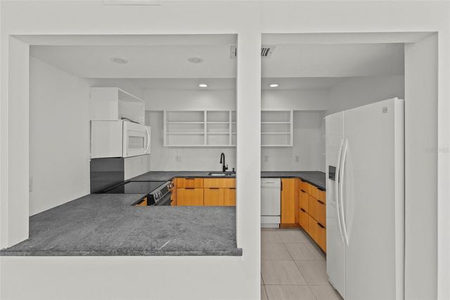 1511 PELICAN POINT DRIVE 279, Sarasota, FL 34231