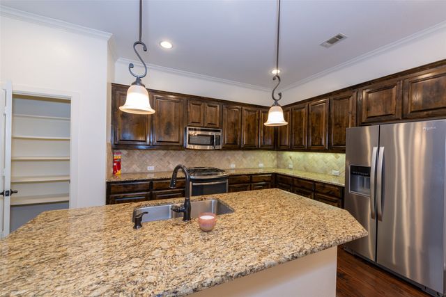 1008 Lone Ivory Trail, Arlington, TX 76005