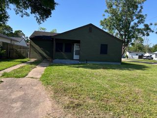 749 Lorrain Street, Angleton, TX 77515