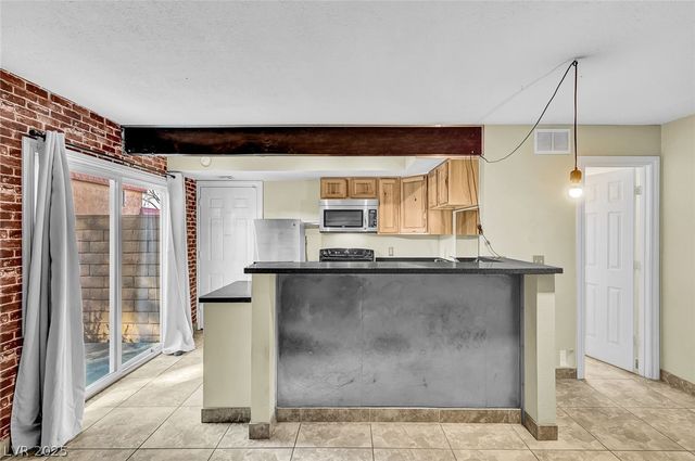 311 Brookside Lane B, Las Vegas, NV 89107